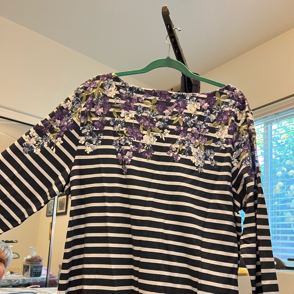Karen Scott top
